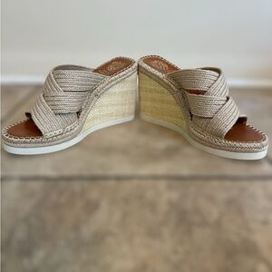 NWOB‎ Vince Camuto Beige Wedge Sandals